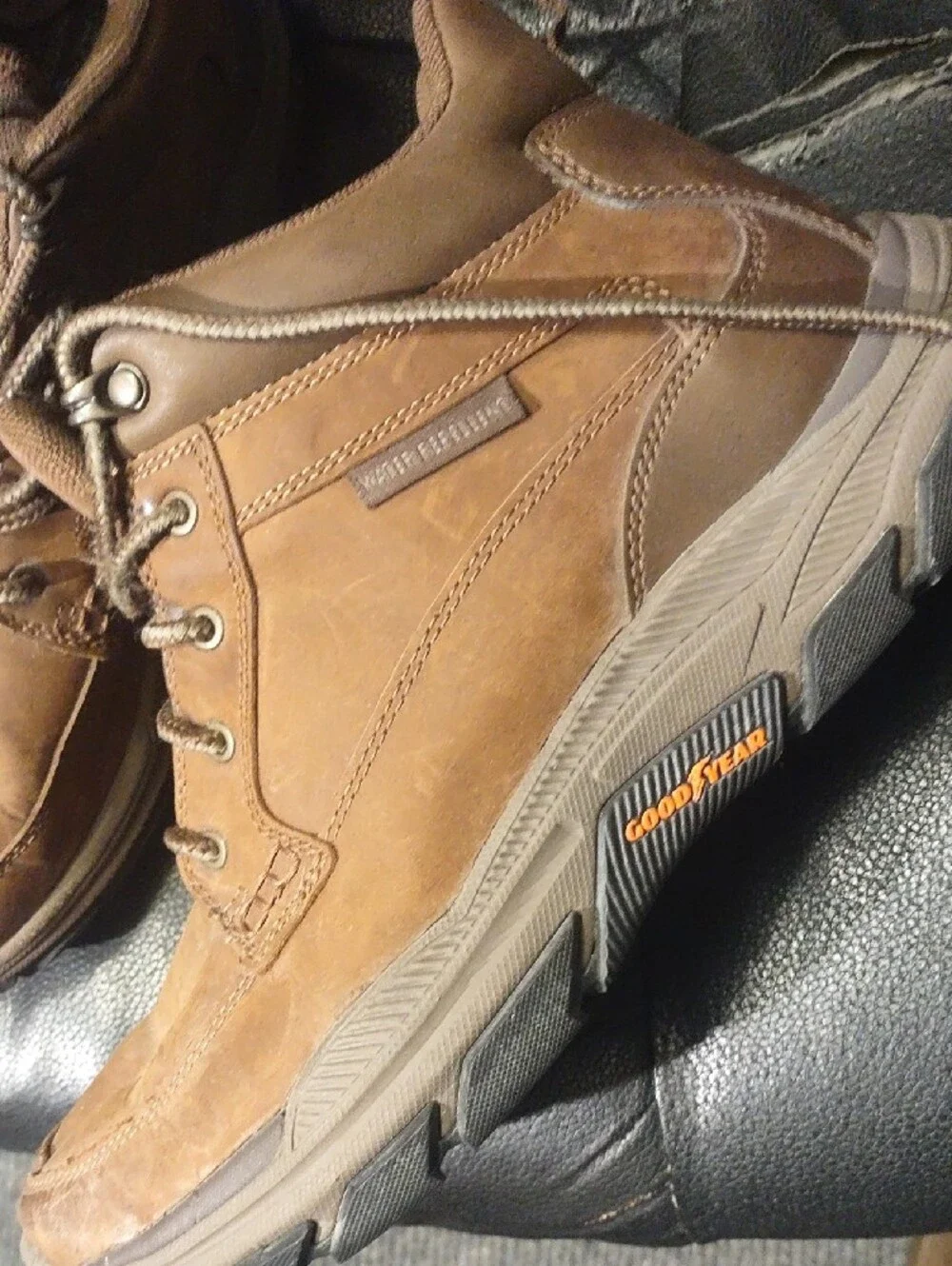 Skechers Men's Brown Leather Chukka Boots